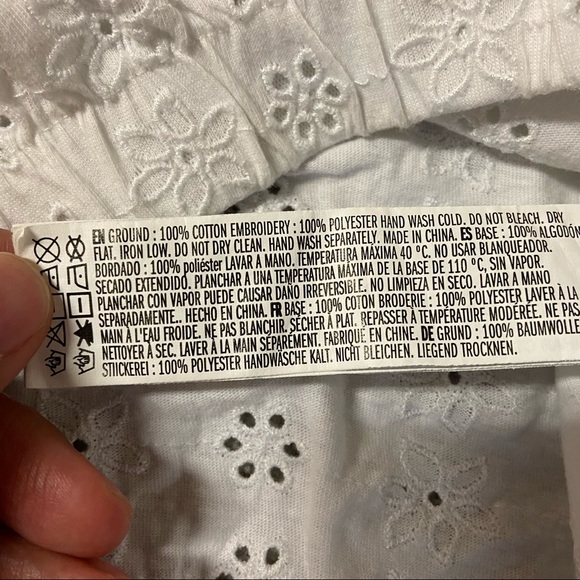 FOREVER 21 White Eyelet Cropped Top Size M - Picture 5 of 7